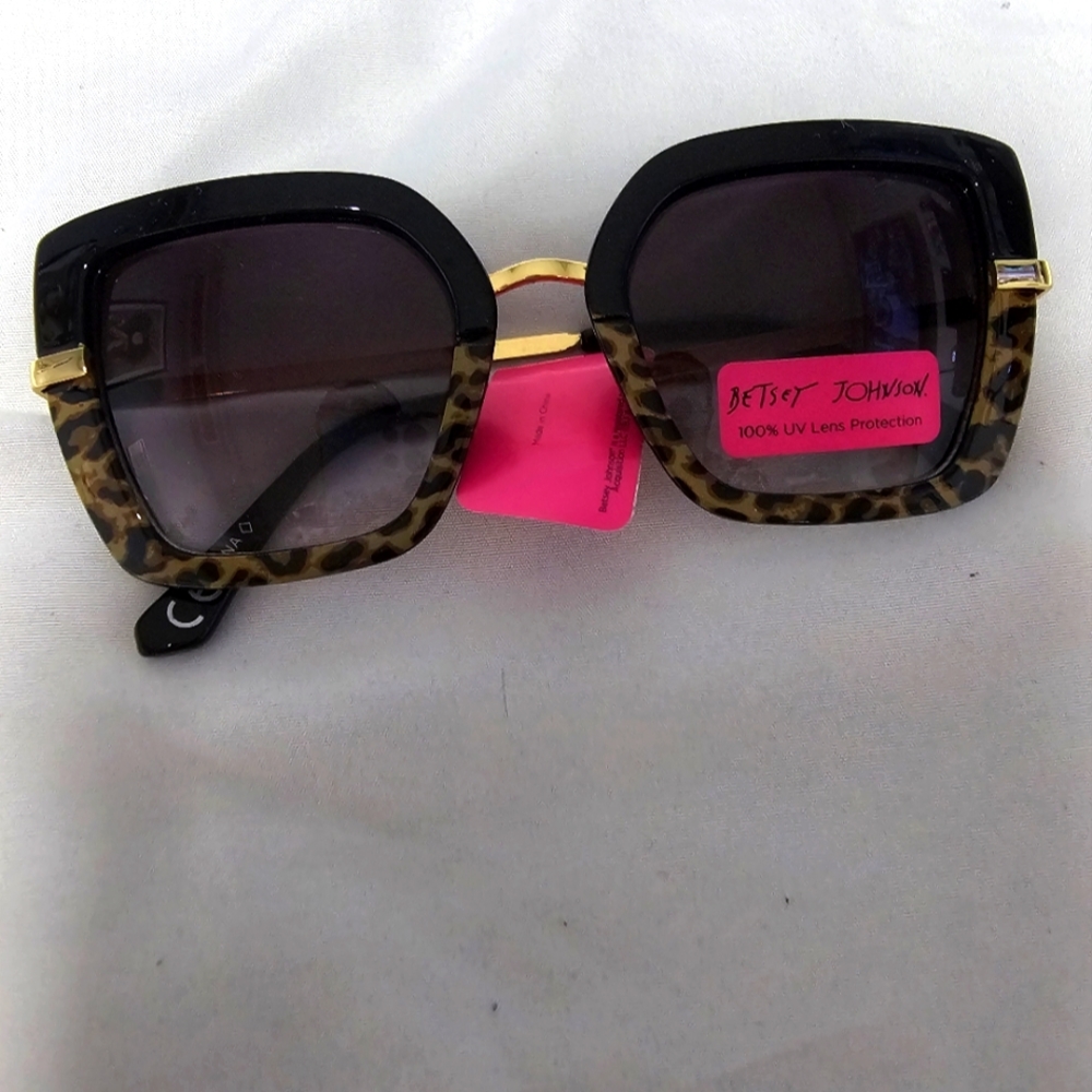 Betsey Johnson Black/Leopard Sunglasses